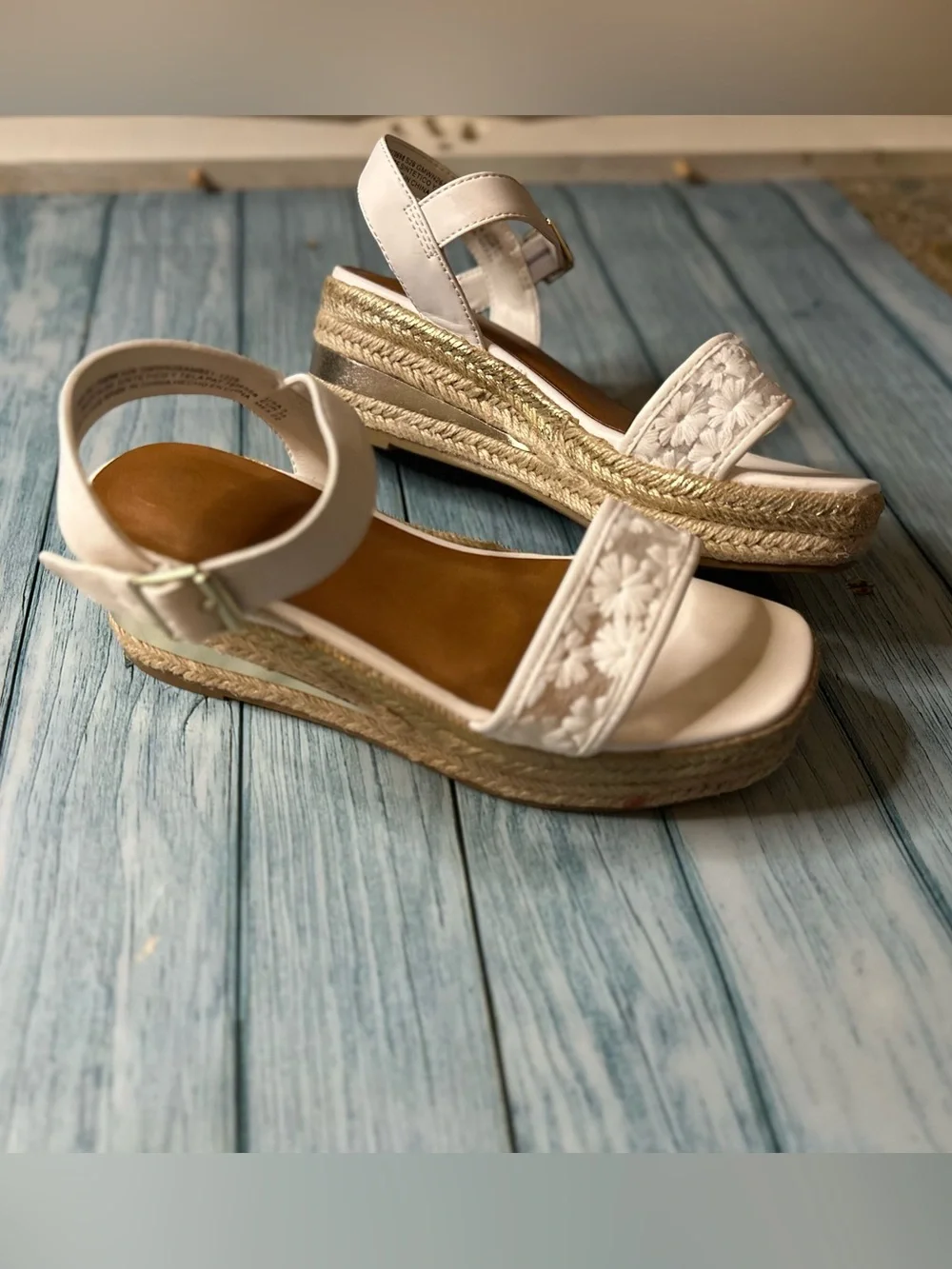 White Braided Straw Platform Sandals with Floral Mesh Stitching on Strap | Sz:3Y